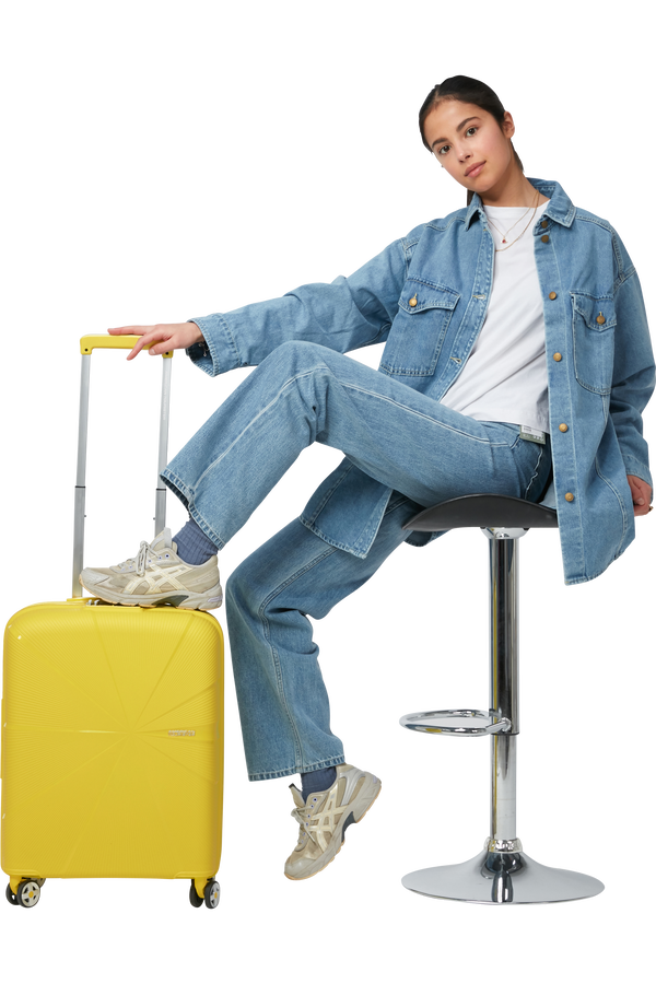 American Tourister StarVibe Spinner Expandable TSA 55cm Electric Lemon American Tourister StarVibe Spinner Expandable TSA 55cm Electric Lemon