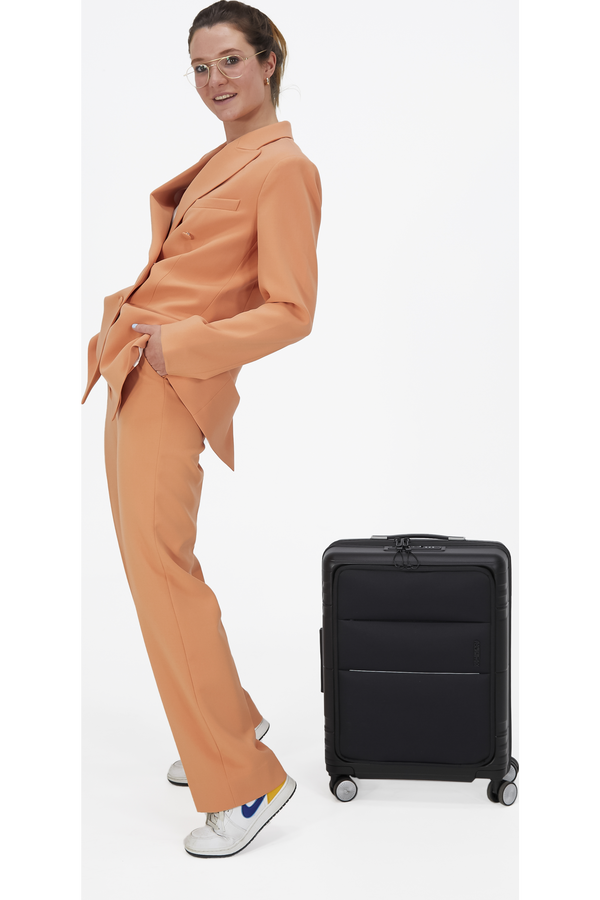 American Tourister Hello Cabin Spinner TSA 55cm  Noir Onyx American Tourister Hello Cabin Spinner TSA 55cm  Noir Onyx